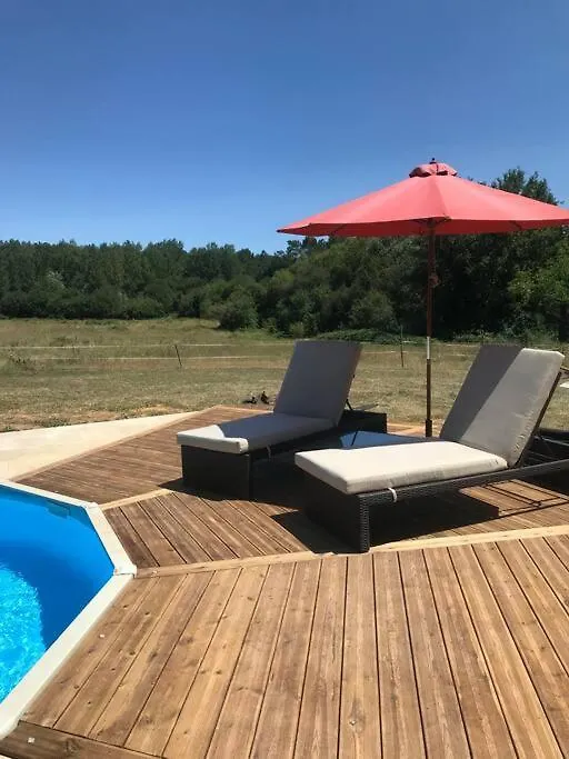 別荘 Peaceful, Comfortable Retreat With Pool Montcléra