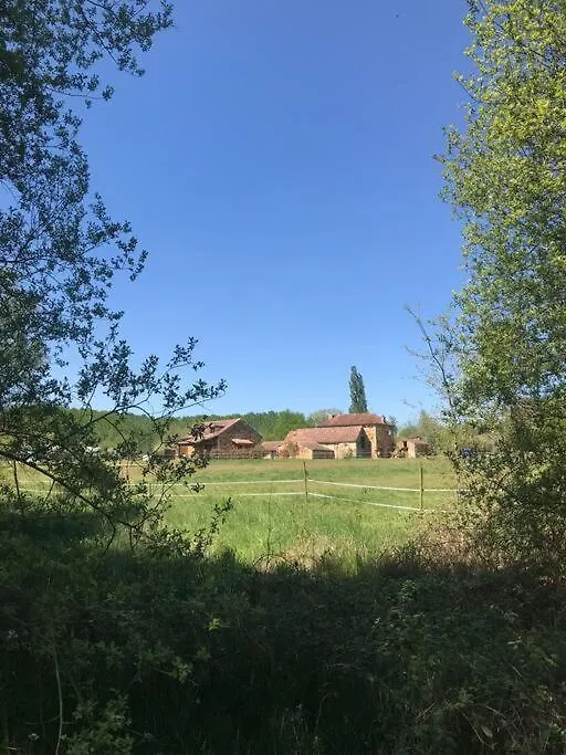 Peaceful, Comfortable Retreat With Pool Montcléra 別荘