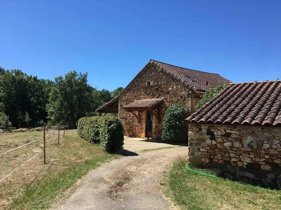 別荘 Peaceful, Comfortable Retreat With Pool Montcléra