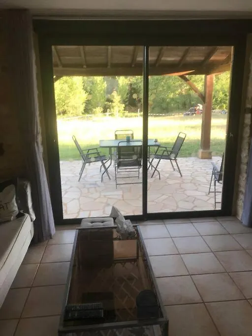 Peaceful, Comfortable Retreat With Pool Montcléra 別荘