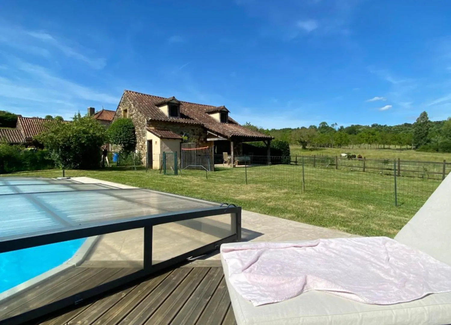 別荘 Peaceful, Comfortable Retreat With Pool Montcléra フランス