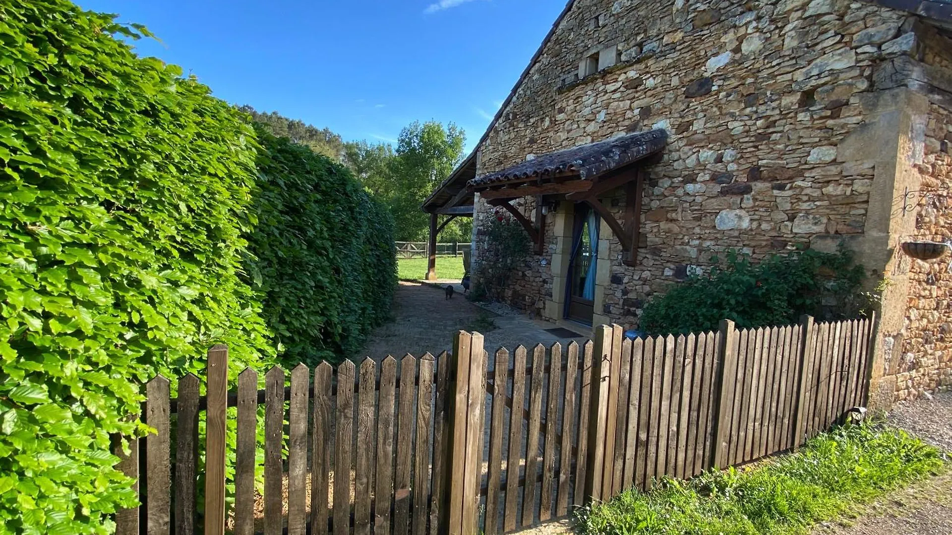 別荘 Peaceful, Comfortable Retreat With Pool Montcléra